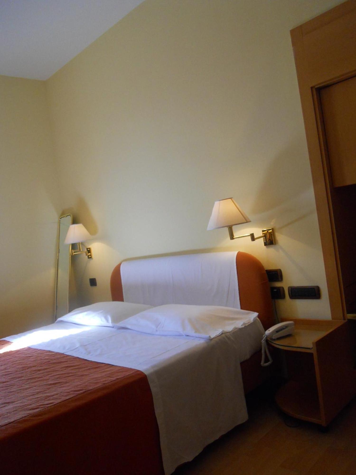 Albergo Italia Urbino Luaran gambar