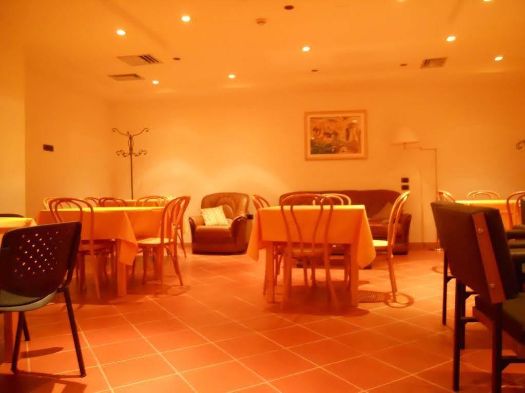 Albergo Italia Urbino Luaran gambar